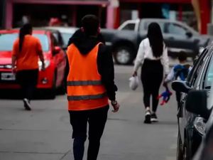 Buscan regular a los naranjitas en Córdoba con un sistema de identificación por QR