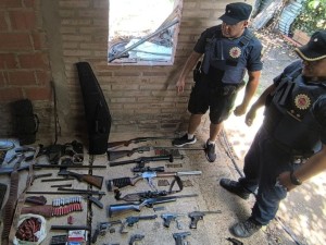 Caen dos hombres con un arsenal y más de 500 plantas de marihuana en La Paz
