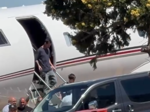 Lionel Messi aterrizó en el Aeropuerto de Sauce Viejo: decenas de fanáticos aguardaron su llegada