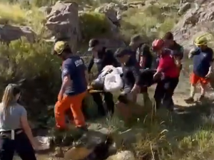 Efectivos del DUAR rescataron a una mujer que se descompensó en las Altas Cumbres