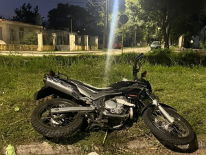Murió un motociclista de 34 años tras perder el control de su moto y caer a un canal