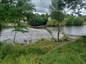Carlos Paz sin agua: la crecida del río San Antonio bloqueó la toma principal