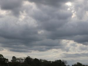 Clima en Córdoba hoy: ráfagas de viento y nubes dominan la jornada este miércoles