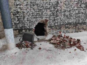 Impactante robo en Alta Gracia: sustraen caja fuerte de 200 kilos tras abrir un boquete