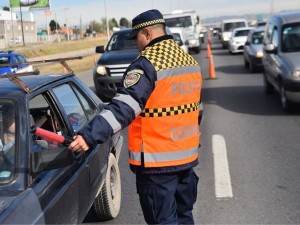 Córdoba planea autorizar las luces diurnas en rutas y modificar la Ley de Tránsito