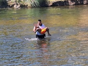 Despeñaderos: un policía rescató a un niño de 11 años que se ahogaba en un balneario