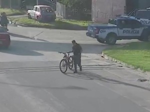 Detienen a dos jóvenes tras asaltar a una mujer y recuperan su bicicleta