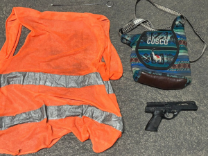 Detuvieron a dos naranjitas por amenazar a taxistas con una réplica de arma