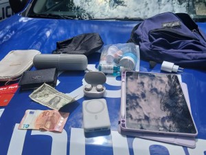 Detuvieron a tres adolescentes por robar pertenencias a turistas