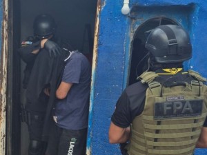 Detuvieron a una pareja por un punto de venta de droga en B° Sargento Cabral