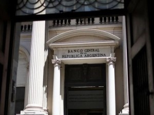 El Banco Central compró U$S187 millones para frenar la caída del dólar oficial