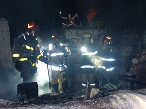 El Sauce: incendio destruyó un dormitorio y una mujer sufrió quemaduras