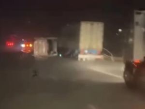 El viento volcó más de 10 camiones en la autopista Córdoba-Rosario