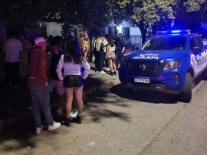 Operativo nocturno desactivó una fiesta clandestina en una vivienda con más de 250 personas