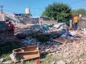 Colapsó el techo de una vivienda en Villa El Libertador: varias personas resultaron heridas