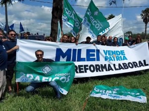Gremios estatales protestan en el acceso a Jesús María contra el ajuste jubilatorio