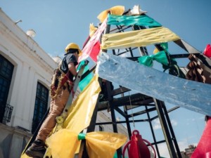Un árbol sustentable iluminará la Plaza San Martín: shows y más de 100 puestos de emprendedores este lunes