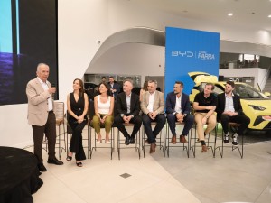 Familia Parra inauguró concesionario oficial BYD Villa Cabrera en Córdoba