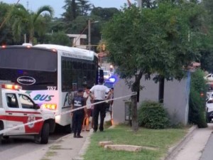 Joven murió en un choque entre moto y colectivo en una avenida de Carlos Paz