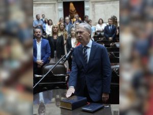 Juan Schiaretti juró como diputado y se completó el bloque de Provincias Unidas