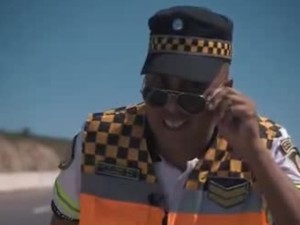 Con humor y tonada, la policía lanzó su campaña vial para “cordobesear”