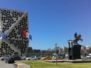 Llaryora extendió el recorte de sueldos para todo el gabinete durante 2026