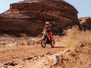 Luciano Benavides brilla en el Dakar 2026 con una victoria estratégica en Arabia