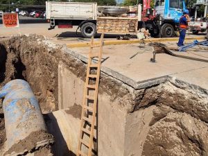 Más de cien barrios sin agua en Córdoba por la rotura de un caño maestro