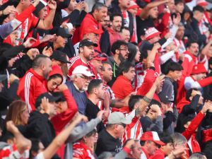 Milagro en la cancha de Instituto: reanimaron a una mujer que sufrió un paro