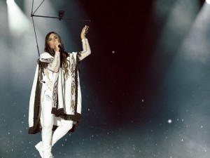 En una noche lluviosa, Soledad celebró sus 30 años en Cosquín con un show inolvidable