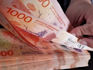 El 53% de la clase media tuvo que gastar ahorros o endeudarse para llegar a fin de mes