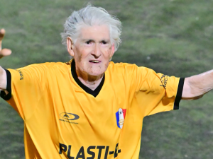 “La receta es la familia”: Horacio Domínguez tiene 84 años y juega al fútbol todas las semanas