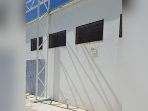 Un trabajador cayó de un techo mientras realizaba refacciones y quedó internado