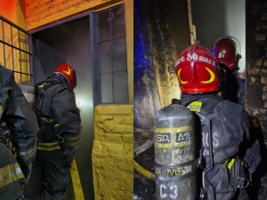 Voraz incendio provocó pérdidas totales en una vivienda de barrio Alberdi