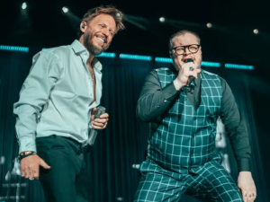 Sin Bandera celebró sus 25 años con un concierto a sala llena en Quality Arena