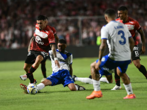 Instituto cayó ante Vélez en el inicio del Torneo Apertura 2026