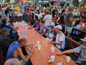 Córdoba: Récord de 700 personas en la tradicional cena navideña bajo las estrellas