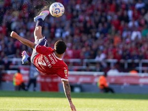 Santiago Montiel ganó el Premio Puskás por una chilena en Avellaneda
