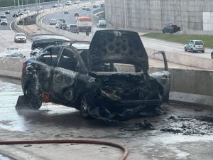 Se incendió un auto en la zona de la Mujer Urbana y generó demoras en el tránsito
