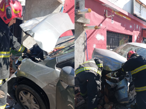 Dos heridos tras un choque entre vehículos en barrio Argüello, una es una embarazada