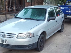 Un hombre fue detenido tras robar dos autos y quedarse dormido en uno de ellos