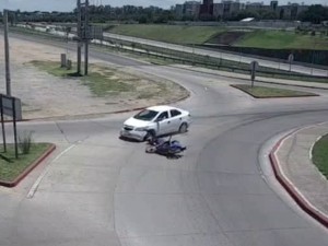 Una motociclista resultó herida tras un fuerte choque en Bº Chateau Carreras