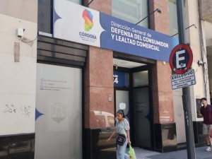 Córdoba refuerza el control y la transparencia en viviendas prefabricadas y autos usados