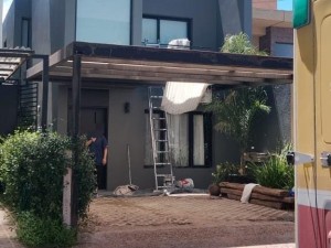 Un hombre cayó de cinco metros mientras pintaba una vivienda y sufrió lesiones de consideración