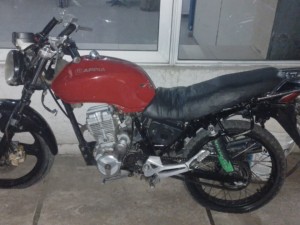 Persecución policial terminó con dos detenidos y una peatona gravemente herida en barrio Miralta