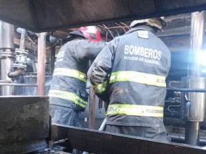 Bomberos sofocaron un incendio en una refinería y evitaron que el fuego se propagara
