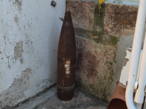 La Brigada de Explosivos secuestró un proyectil de artillería encontrado en una casa de Carlos Paz