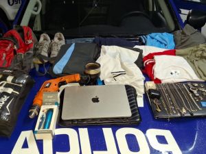 Capturaron a un hombre tras un llamado al 911 y recuperaron elementos robados de un edificio