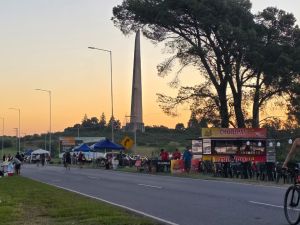 Empieza la peregrinación de la Virgen de Lourdes: miles de fieles caminan y pedalean para agradecer