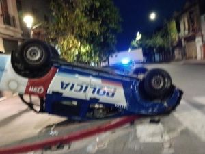 Persecución de alto impacto en el centro de Córdoba: choque, vuelco y un detenido